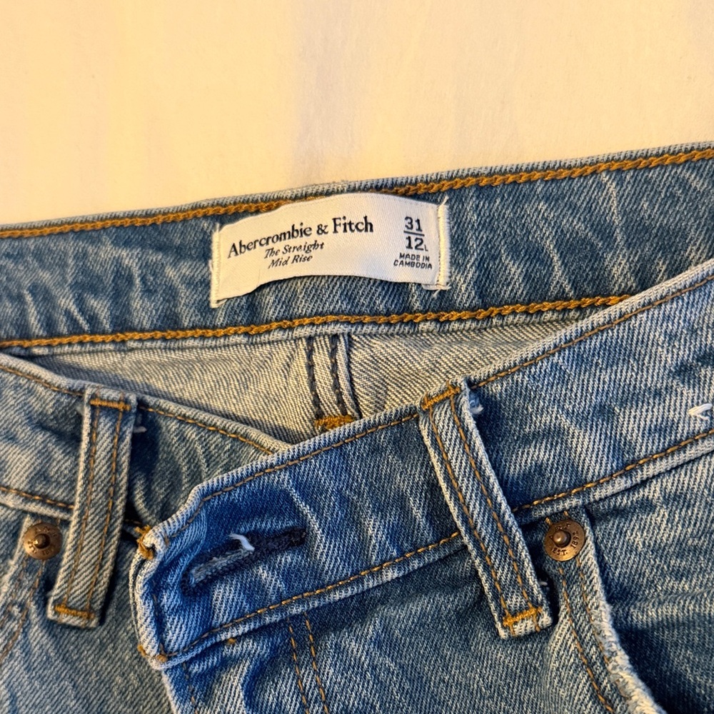Abercrombie & Fitch straight mid rise long Denim Jeans - Picture 2 of 5